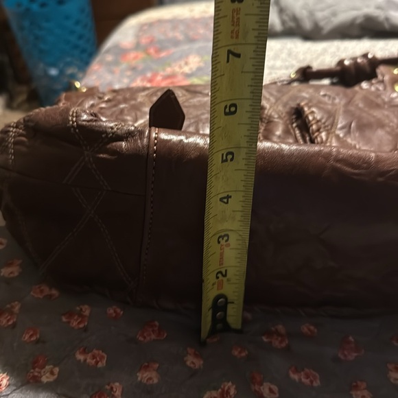 Isabella Fiore Brown Leather Quilted Shoulder Bag Many Pockets Mint Condition - Picture 10 of 11